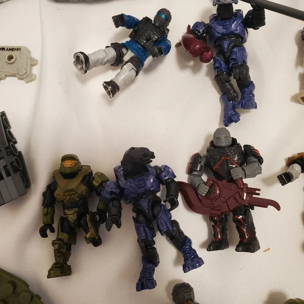Halo Mega Bloks Construx Lot with Mini Figures Accessories Weapons